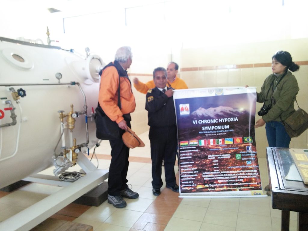 Visiting the Hyperbaric Chamber at the CIBA, Bolivian Navy facilities.